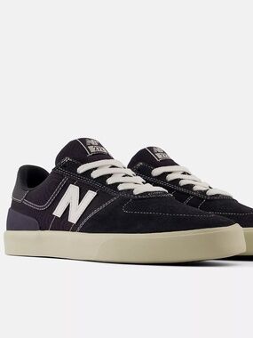 New Balance Numeric 272 Black Canvas Low-Top Sneakers size 10